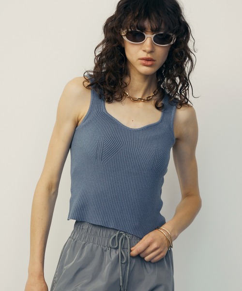 uyu.(ウユ)の「Square Neck Knit Tank Top / スクエアネックニットタンクトップ【uyu./ウユ】(タンクトップ・レディース・ホワイト/ブルー/ブラウン/レッド・FREE)」の3枚目の写真