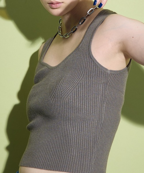 uyu.(ウユ)の「Square Neck Knit Tank Top / スクエアネックニットタンクトップ【uyu./ウユ】(タンクトップ・レディース・ホワイト/ブルー/ブラウン/レッド・FREE)」の5枚目の写真