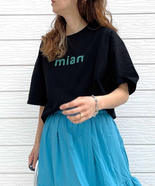 Q（キュー）の「ドライタッチコットンロゴT（Tシャツ/カットソー・レディース・ホワイト/チャコールグレー/ブラック/グレイッシュベージュ・MEDIUM）」の2枚目の写真