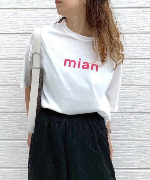 Q（キュー）の「ドライタッチコットンロゴT（Tシャツ/カットソー・レディース・ホワイト/チャコールグレー/ブラック/グレイッシュベージュ・MEDIUM）」の5枚目の写真