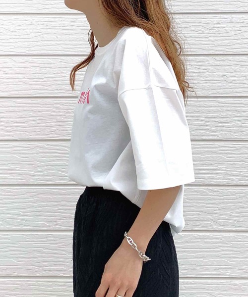 Q（キュー）の「ドライタッチコットンロゴT（Tシャツ/カットソー・レディース・ホワイト/チャコールグレー/ブラック/グレイッシュベージュ・MEDIUM）」の6枚目の写真