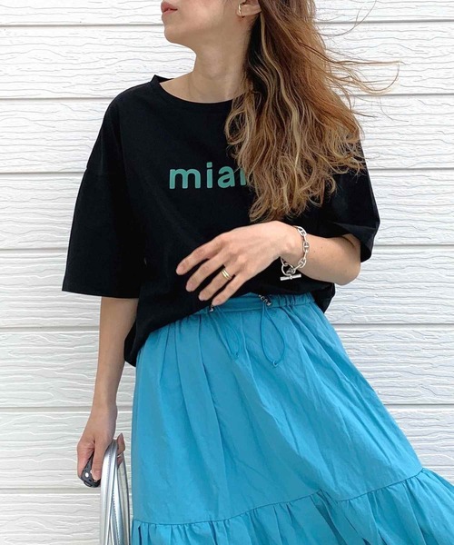 Q（キュー）の「ドライタッチコットンロゴT（Tシャツ/カットソー・レディース・ホワイト/チャコールグレー/ブラック/グレイッシュベージュ・MEDIUM）」の8枚目の写真