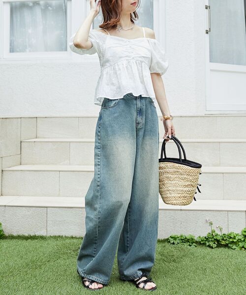 MAJESTIC LEGON（マジェスティックレゴン）の「ペプラムオフショルブラウス（シャツ/ブラウス・レディース・ホワイト系その他/イエロー系その他/ホワイト系その他2・MEDIUM）」の4枚目の写真