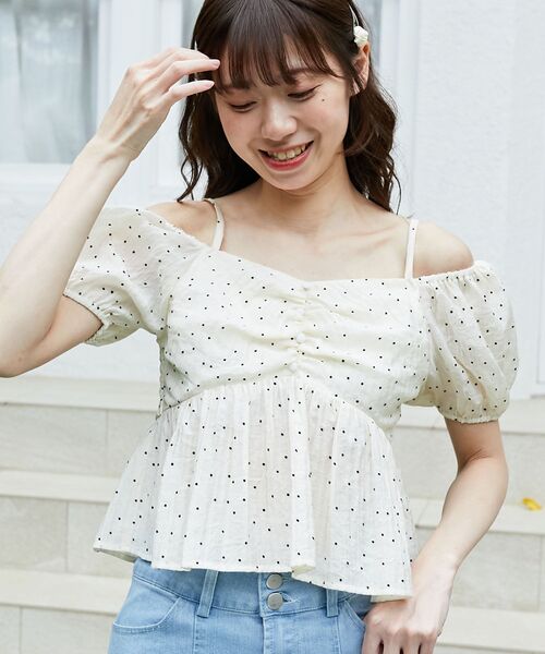 MAJESTIC LEGON（マジェスティックレゴン）の「ペプラムオフショルブラウス（シャツ/ブラウス・レディース・ホワイト系その他/イエロー系その他/ホワイト系その他2・MEDIUM）」の8枚目の写真