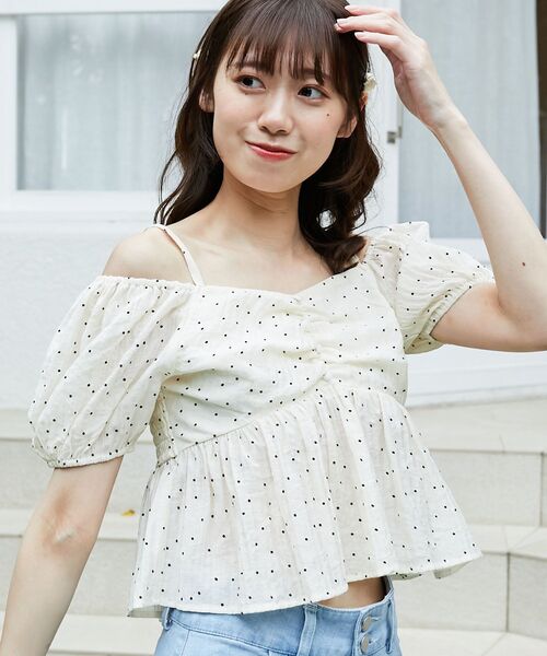 MAJESTIC LEGON（マジェスティックレゴン）の「ペプラムオフショルブラウス（シャツ/ブラウス・レディース・ホワイト系その他/イエロー系その他/ホワイト系その他2・MEDIUM）」の9枚目の写真