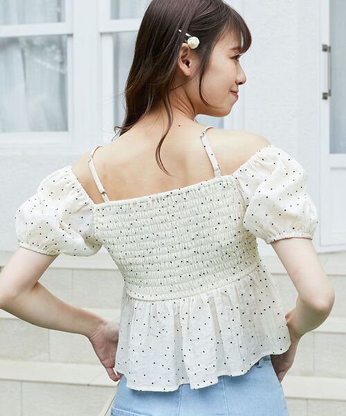 MAJESTIC LEGON（マジェスティックレゴン）の「ペプラムオフショルブラウス（シャツ/ブラウス・レディース・ホワイト系その他/イエロー系その他/ホワイト系その他2・MEDIUM）」の11枚目の写真