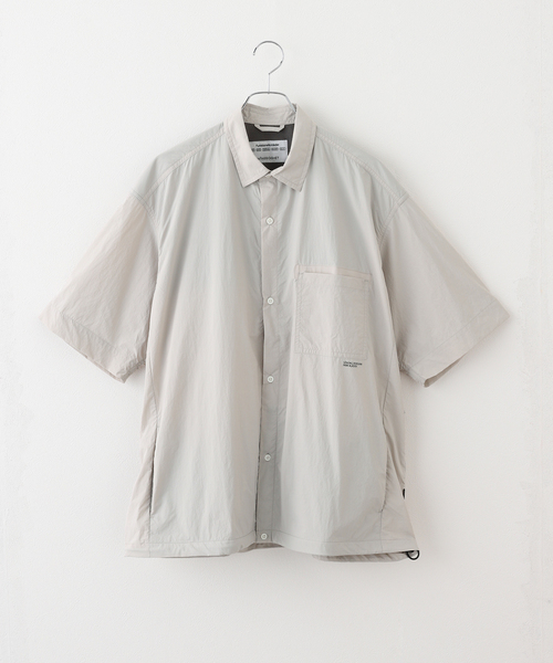 B.C STOCK（ベーセーストック）の「OLIVEDRAB/オーバーシャツ（シャツ/ブラウス・メンズ・スミクロ/グレー/カーキ・MEDIUM/LARGE）」の2枚目の写真