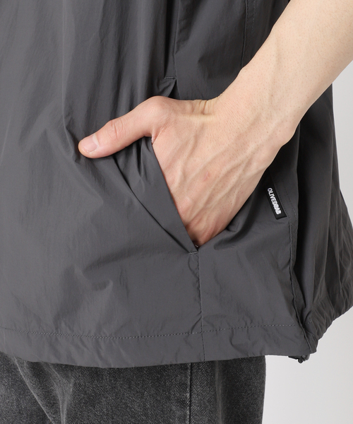 B.C STOCK（ベーセーストック）の「OLIVEDRAB/オーバーシャツ（シャツ/ブラウス・メンズ・スミクロ/グレー/カーキ・MEDIUM/LARGE）」の13枚目の写真