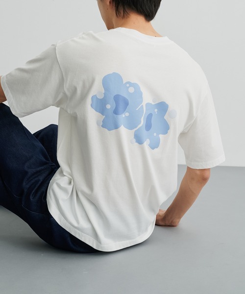 PUBLIC TOKYO(パブリックトウキョウ)の「フラワーアートバックプリントTEE(Tシャツ/カットソー・メンズ・ブラック/ブルー/ホワイト・1/2)」の1枚目の写真