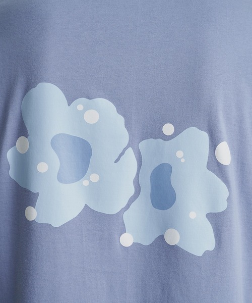 PUBLIC TOKYO(パブリックトウキョウ)の「フラワーアートバックプリントTEE(Tシャツ/カットソー・メンズ・ブラック/ブルー/ホワイト・1/2)」の4枚目の写真