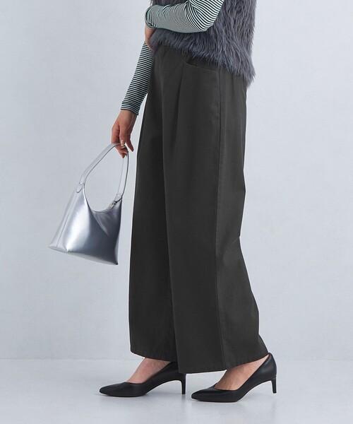 green label relaxing(グリーンレーベルリラクシング)の「チノ タック ワイド パンツ(チノパンツ・レディース・ベージュ/ダークグレー・38/36)」の3枚目の写真