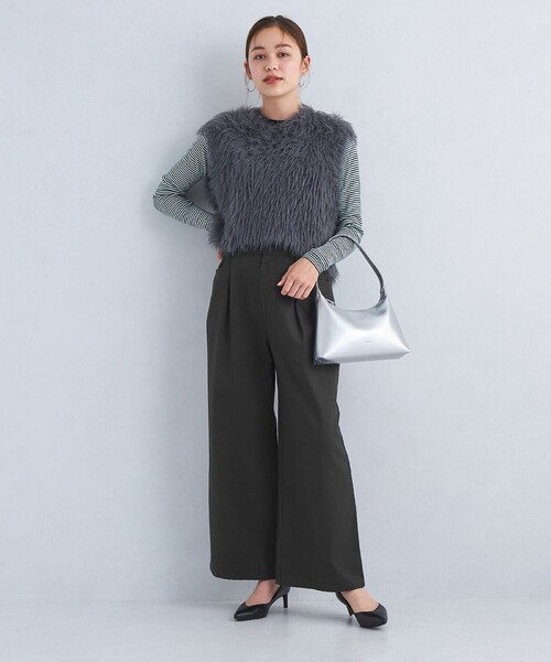 green label relaxing(グリーンレーベルリラクシング)の「チノ タック ワイド パンツ(チノパンツ・レディース・ベージュ/ダークグレー・38/36)」の4枚目の写真