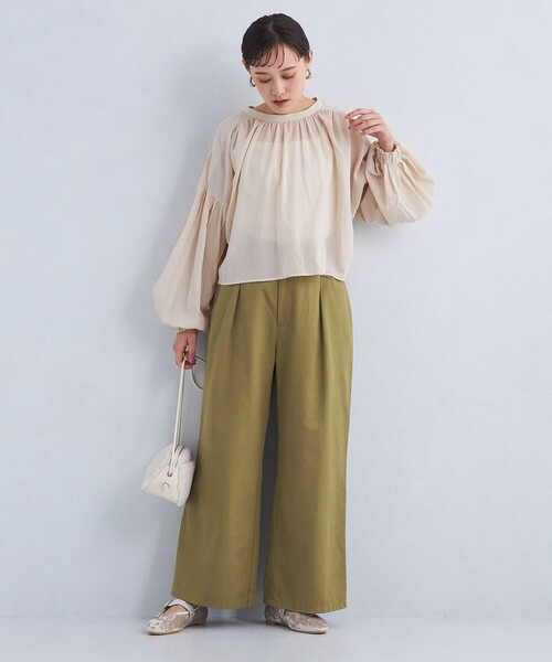 green label relaxing(グリーンレーベルリラクシング)の「チノ タック ワイド パンツ(チノパンツ・レディース・ベージュ/ダークグレー・38/36)」の7枚目の写真