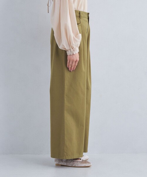 green label relaxing(グリーンレーベルリラクシング)の「チノ タック ワイド パンツ(チノパンツ・レディース・ベージュ/ダークグレー・38/36)」の10枚目の写真