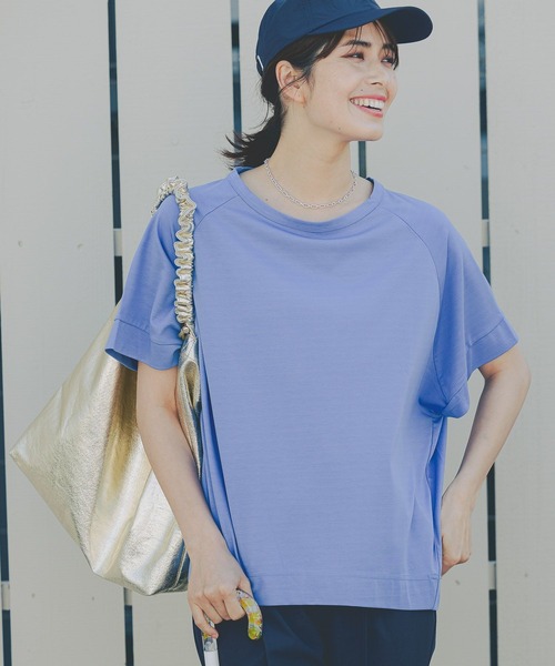 Elura(エルーラ)の「<梅雨時期でも快適>落ち感クループルオーバー(Tシャツ/カットソー・レディース・ライトブルー/ホワイト/ネイビー・FREE)」の2枚目の写真