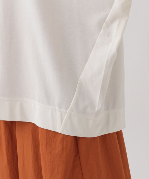 Elura(エルーラ)の「<梅雨時期でも快適>落ち感クループルオーバー(Tシャツ/カットソー・レディース・ライトブルー/ホワイト/ネイビー・FREE)」の8枚目の写真