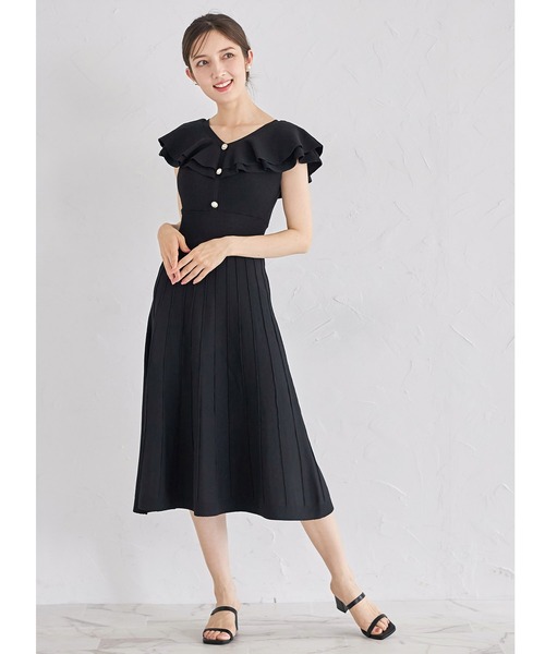 tocco closet(トッコ クローゼット)の「パール飾り釦付きラッフルフリルリブニットワンピース(ワンピース・レディース・ブラック/ベージュ/ブルー・M)」の4枚目の写真