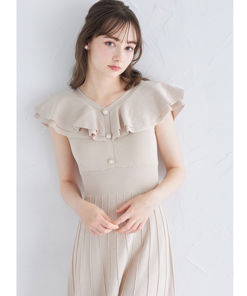 tocco closet(トッコ クローゼット)の「パール飾り釦付きラッフルフリルリブニットワンピース(ワンピース・レディース・ブラック/ベージュ/ブルー・M)」の12枚目の写真