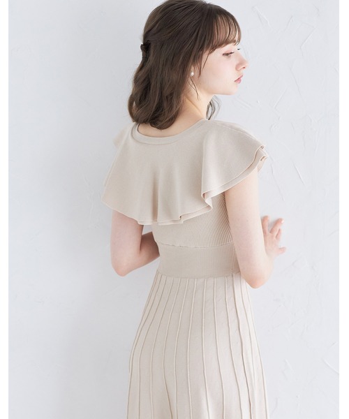tocco closet(トッコ クローゼット)の「パール飾り釦付きラッフルフリルリブニットワンピース(ワンピース・レディース・ブラック/ベージュ/ブルー・M)」の14枚目の写真