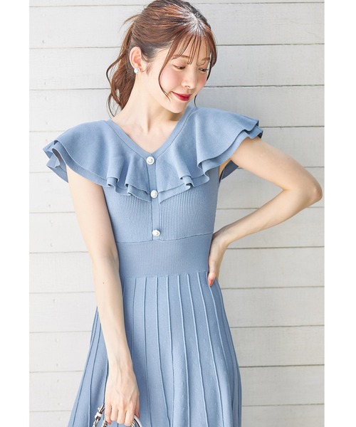 tocco closet(トッコ クローゼット)の「パール飾り釦付きラッフルフリルリブニットワンピース(ワンピース・レディース・ブラック/ベージュ/ブルー・M)」の17枚目の写真