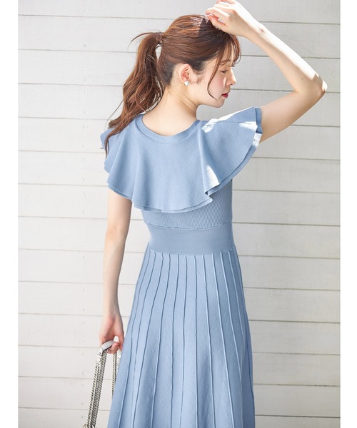 tocco closet(トッコ クローゼット)の「パール飾り釦付きラッフルフリルリブニットワンピース(ワンピース・レディース・ブラック/ベージュ/ブルー・M)」の18枚目の写真
