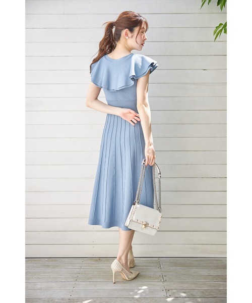 tocco closet(トッコ クローゼット)の「パール飾り釦付きラッフルフリルリブニットワンピース(ワンピース・レディース・ブラック/ベージュ/ブルー・M)」の16枚目の写真
