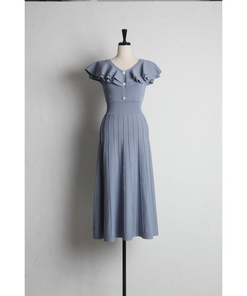 tocco closet(トッコ クローゼット)の「パール飾り釦付きラッフルフリルリブニットワンピース(ワンピース・レディース・ブラック/ベージュ/ブルー・M)」の20枚目の写真