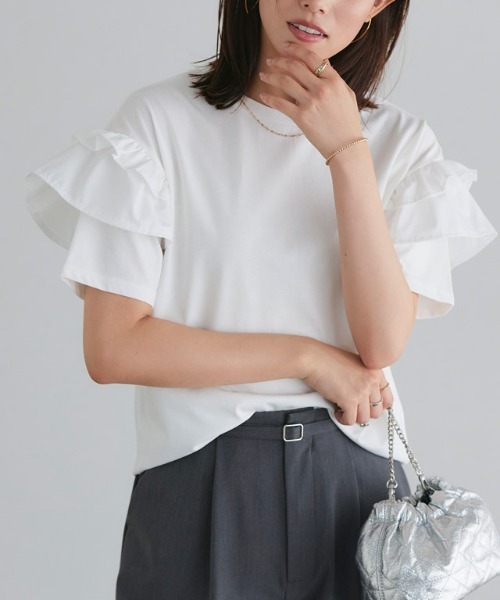 Pierrot(ピエロ)の「【イージーケア】肩フリルドッキングカットソー(Tシャツ/カットソー・レディース・ブラック/オフホワイト/ネイビー・M/L)」の5枚目の写真