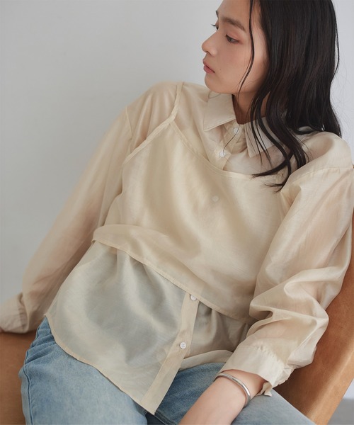 titivate(ティティベイト)の「レイヤードキャミソールセットシアーシャツ(シャツ/ブラウス・レディース・ブルー/オフホワイト/ベージュ・FREE)」の2枚目の写真