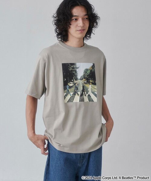 The Beatles(ザビートルズ)の「THE BEATLES(ザ ビートルズ)別注フォトプリントTシャツ(WEB限定カラー)(Tシャツ/カットソー・メンズ・ホワイト/ライトグレー・S/M/L/XL)」の9枚目の写真