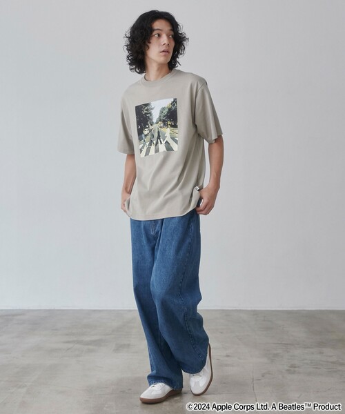 The Beatles(ザビートルズ)の「THE BEATLES(ザ ビートルズ)別注フォトプリントTシャツ(WEB限定カラー)(Tシャツ/カットソー・メンズ・ホワイト/ライトグレー・S/M/L/XL)」の12枚目の写真
