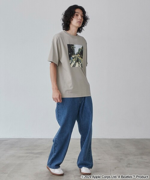 The Beatles(ザビートルズ)の「THE BEATLES(ザ ビートルズ)別注フォトプリントTシャツ(WEB限定カラー)(Tシャツ/カットソー・メンズ・ホワイト/ライトグレー・S/M/L/XL)」の14枚目の写真