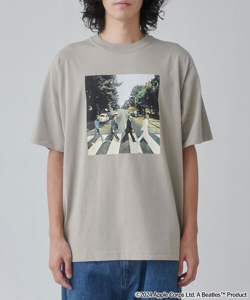 The Beatles(ザビートルズ)の「THE BEATLES(ザ ビートルズ)別注フォトプリントTシャツ(WEB限定カラー)(Tシャツ/カットソー・メンズ・ホワイト/ライトグレー・S/M/L/XL)」の15枚目の写真