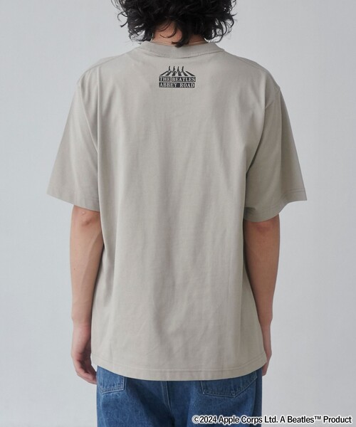 The Beatles(ザビートルズ)の「THE BEATLES(ザ ビートルズ)別注フォトプリントTシャツ(WEB限定カラー)(Tシャツ/カットソー・メンズ・ホワイト/ライトグレー・S/M/L/XL)」の17枚目の写真