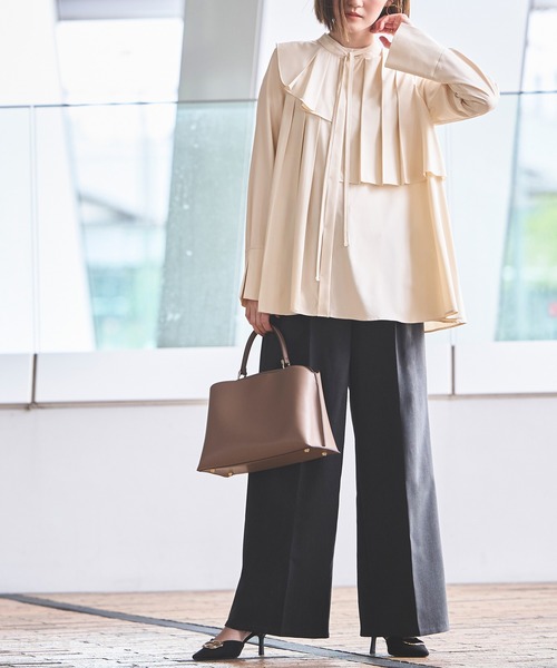 RUIRUE BOUTIQUE(ルイルエブティック)の「洗える ストレッチ 取り外し可能 | アシンメトリープリーツケープ ブラウス ( ボウタイ 付 ) | 長袖 体型カバー バンドカラー プリーツ ボウタイブラウス トップス(シャツ/ブラウス・レディース・ブラック/グレー/ベージュ・S/M/L/LL)」の6枚目の写真