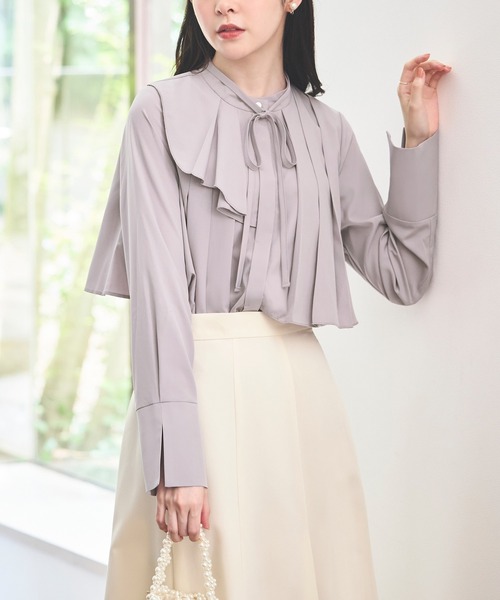 ルイルエブティック RUIRUE BOUTIQUE アシンメトリープリーツケープブラウス(ボウタイ付) （エクリュベージュ） 洗える ストレッチ 取り外し可能 ｜ アシンメトリープリーツ