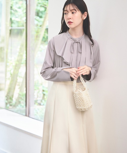 プリーツプリーズ　裾変形　アシンメトリー　シャツ　ブラウス　若草色　襟付き　長袖 プリーツプリーズ 裾変形 アシンメトリー シャツ ブラウス 若草色 襟