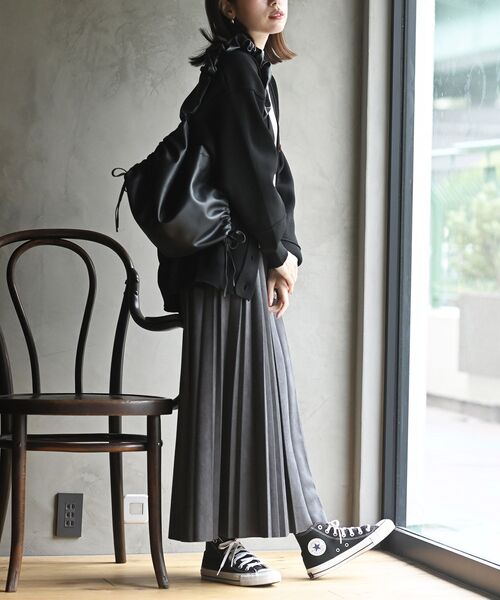 rps(アールピーエス)の「合皮フリルハンドBAG(ハンドバッグ・レディース・ブラック/シルバー・フリー)」の3枚目の写真