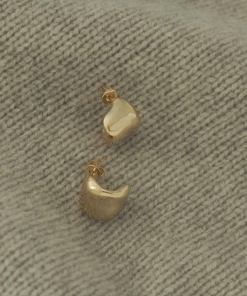 URBAN RESEARCH DOORS（アーバンリサーチドアーズ）の「ぽってりピアス（ピアス（両耳用）・レディース・ゴールド/シルバー・ONE）」の2枚目の写真