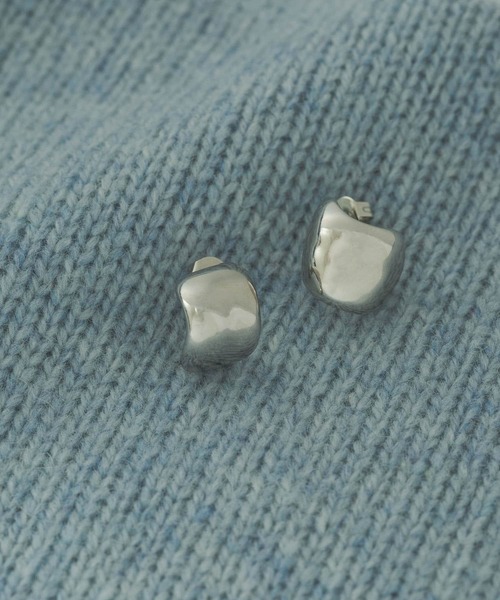 URBAN RESEARCH DOORS（アーバンリサーチドアーズ）の「ぽってりピアス（ピアス（両耳用）・レディース・ゴールド/シルバー・ONE）」の3枚目の写真