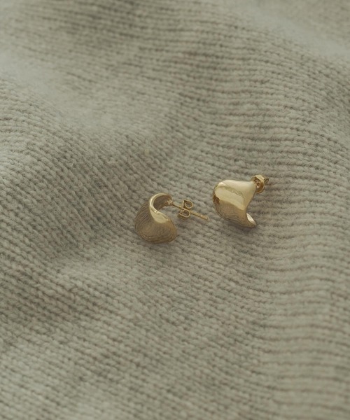 URBAN RESEARCH DOORS（アーバンリサーチドアーズ）の「ぽってりピアス（ピアス（両耳用）・レディース・ゴールド/シルバー・ONE）」の4枚目の写真