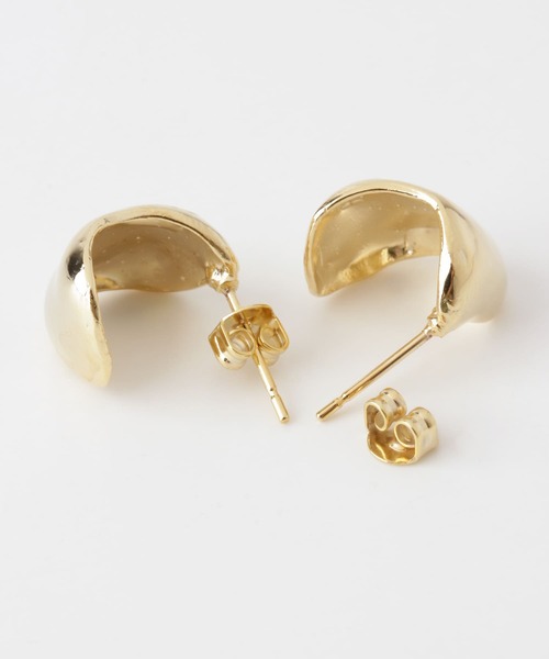 URBAN RESEARCH DOORS（アーバンリサーチドアーズ）の「ぽってりピアス（ピアス（両耳用）・レディース・ゴールド/シルバー・ONE）」の8枚目の写真