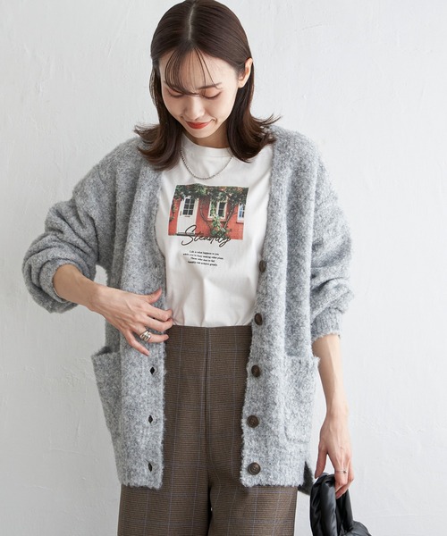 ikka（イッカ）の「ブークレーVネックカーディガン（カーディガン/ボレロ・レディース・ベージュ/イエロー/ライトグレー/ダークオリーブ・L/M/S）」の2枚目の写真