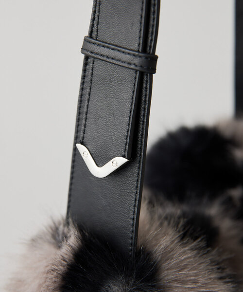 ear PAPILLONNER（イアパピヨネ）の「《軽量》フェイクファーバッグ