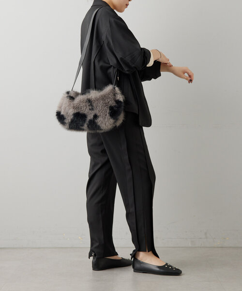 ear PAPILLONNER（イアパピヨネ）の「《軽量》フェイクファーバッグ