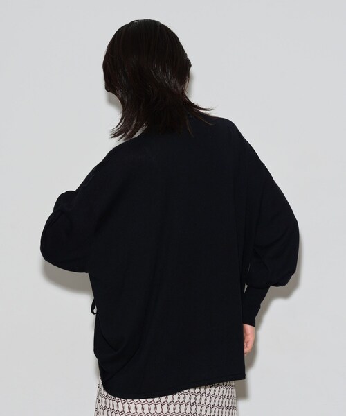 GALLEST（ギャレスト）の「◆サイドシャーリングハイネックニット（ニット/セーター・レディース・ブラック/ライトブルー/ライトオレンジ系/ホワイト系・38）」の17枚目の写真