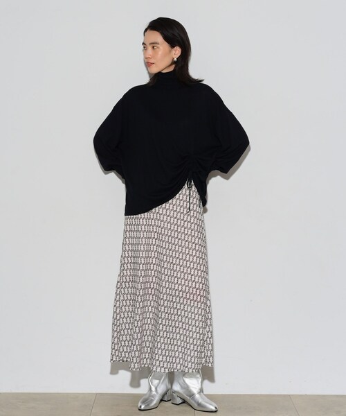 GALLEST（ギャレスト）の「◆サイドシャーリングハイネックニット（ニット/セーター・レディース・ブラック/ライトブルー/ライトオレンジ系/ホワイト系・38）」の20枚目の写真