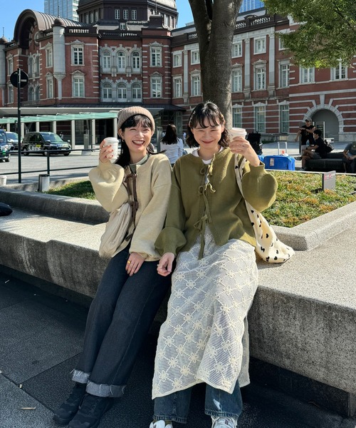 INTER FACTORY(インターファクトリー)の「ちょこび - 2wayリボンニットカーデ made in INTER FACTORY(カーディガン/ボレロ・レディース・アイボリー/グリーン・FREE)」の6枚目の写真