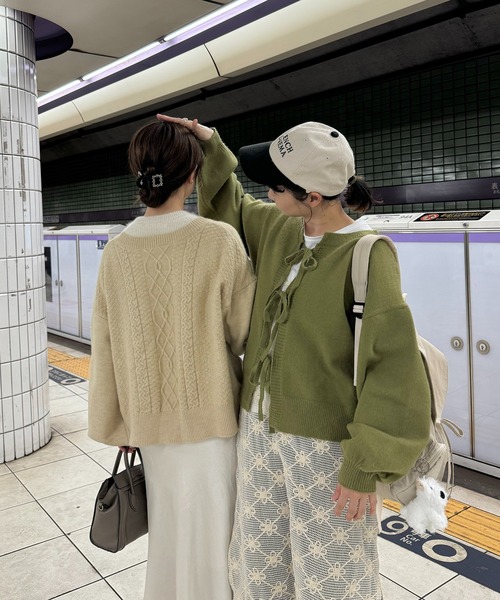 INTER FACTORY(インターファクトリー)の「ちょこび - 2wayリボンニットカーデ made in INTER FACTORY(カーディガン/ボレロ・レディース・アイボリー/グリーン・FREE)」の8枚目の写真