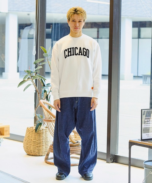 UNIVERSAL CHEMISTRY(ユニバーサルケミストリー)の「UNIVERSAL OVERALL SWEAT SHIRT_CHICAGO FLOCKY PRINT(スウェット・メンズ・杢グレー/ホワイト・MEDIUM/LARGE)」の4枚目の写真